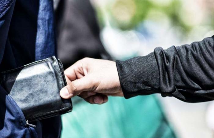 Τρίκαλα: Εκλεψαν πορτοφόλι που περιείχε 1.400 ευρώ